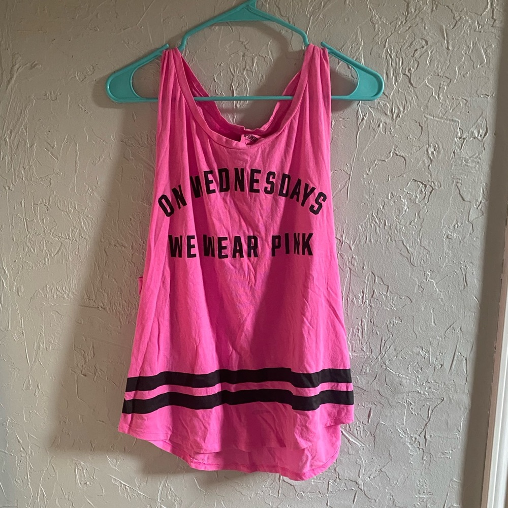 Mean girls VS Pink tank